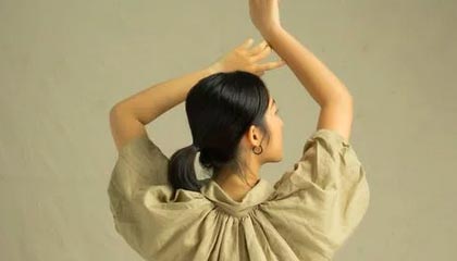 上海一非法营运司机 暴力冲卡撞伤辅警逃逸